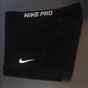 NIKE COMPRESSION SHORTS